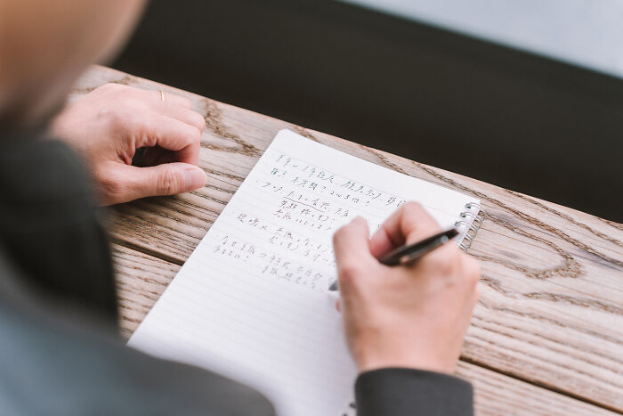 Este homem escreve cartas de amor para estranhos e seu trabalho parece uma versão da vida real do filme “Her”