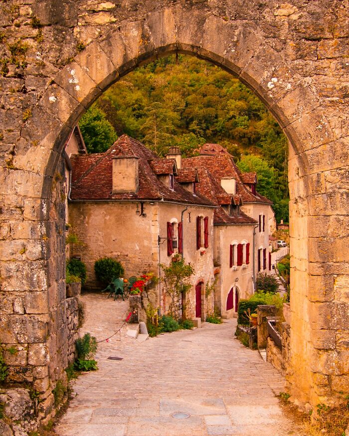 “Arch-Ly Ever After”