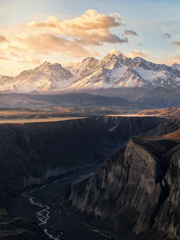 Honorable Mention, Landscapes & Wildlife: Jinshan Canyon By Zhongqi Guo
