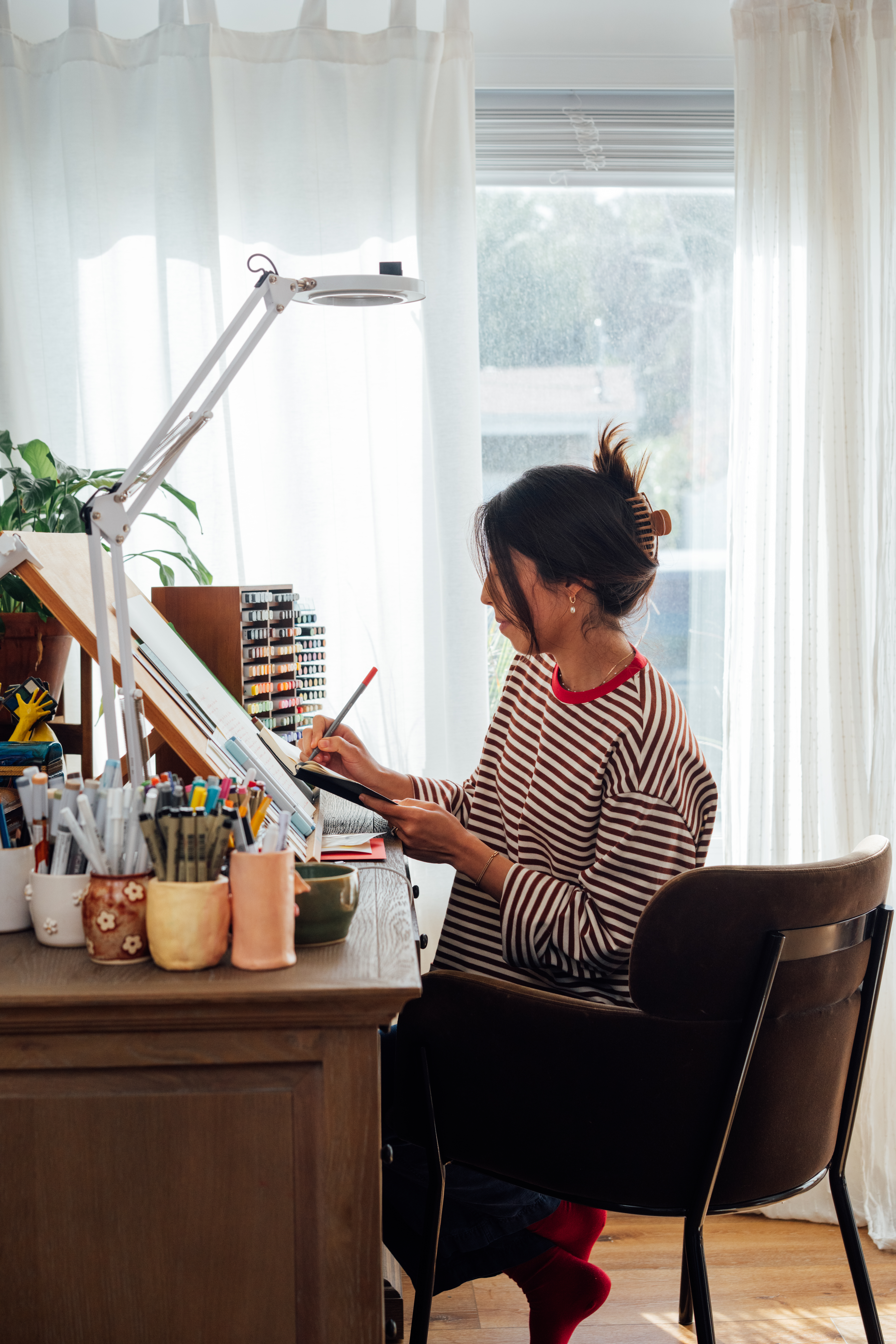 Através de cartas manuscritas, um artista está criando uma onda de amor em todo o mundo