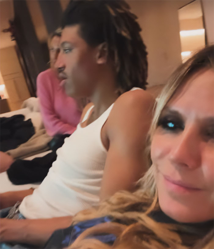 Heidi Klum and her son sitting together at a premiere, capturing netizens surprised by his star-like look. Heidi Klum and her son sitting together at a premiere, capturing netizens surprised by his star-like look.