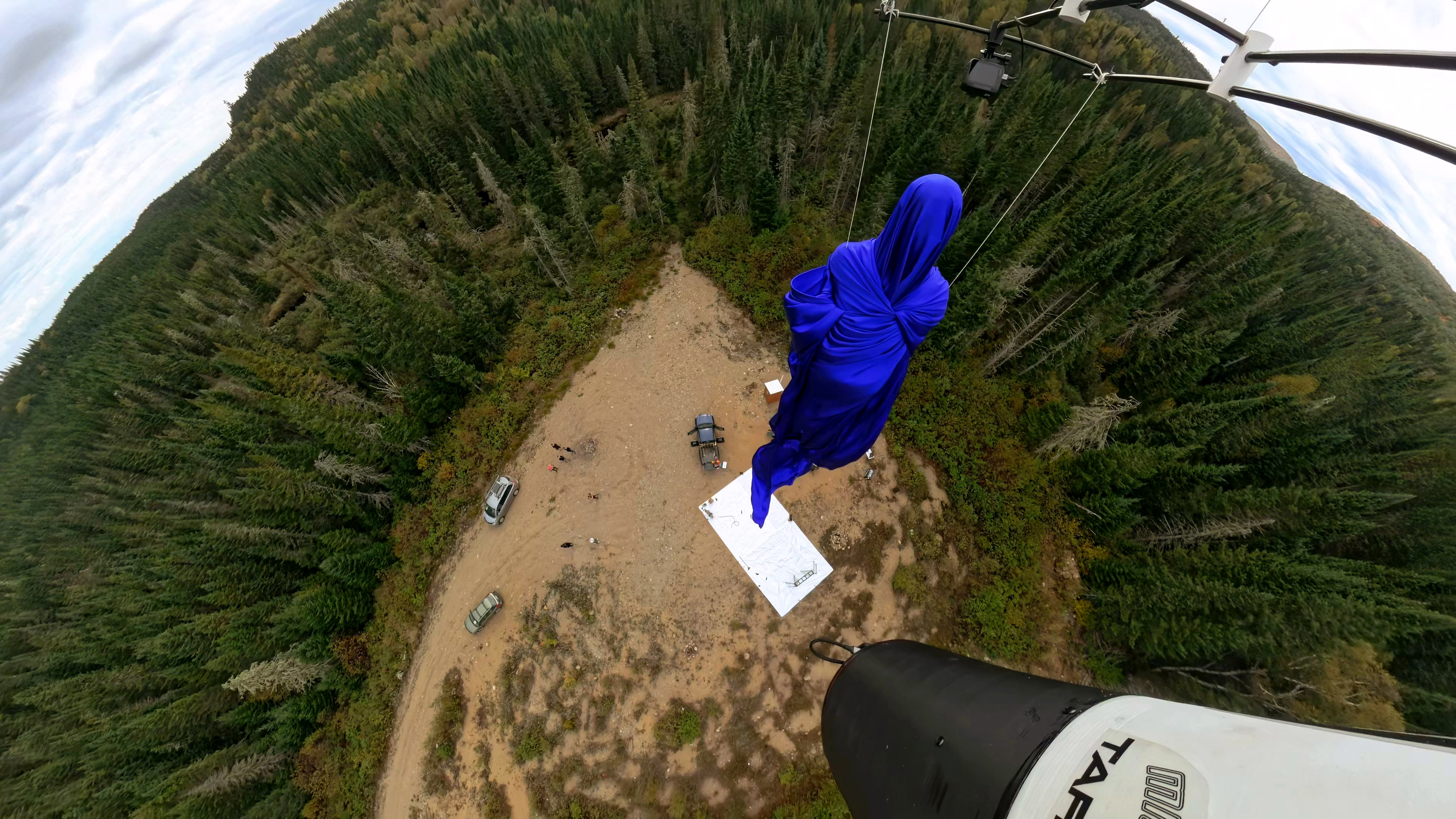 A Ghostly Silk Sculpture Was Launched To 33 Kilometers Above Earth To Test Material In Near-Space Conditions A Ghostly Silk Sculpture Was Launched To 33 Kilometers Above Earth To Test Material In Near-Space Conditions