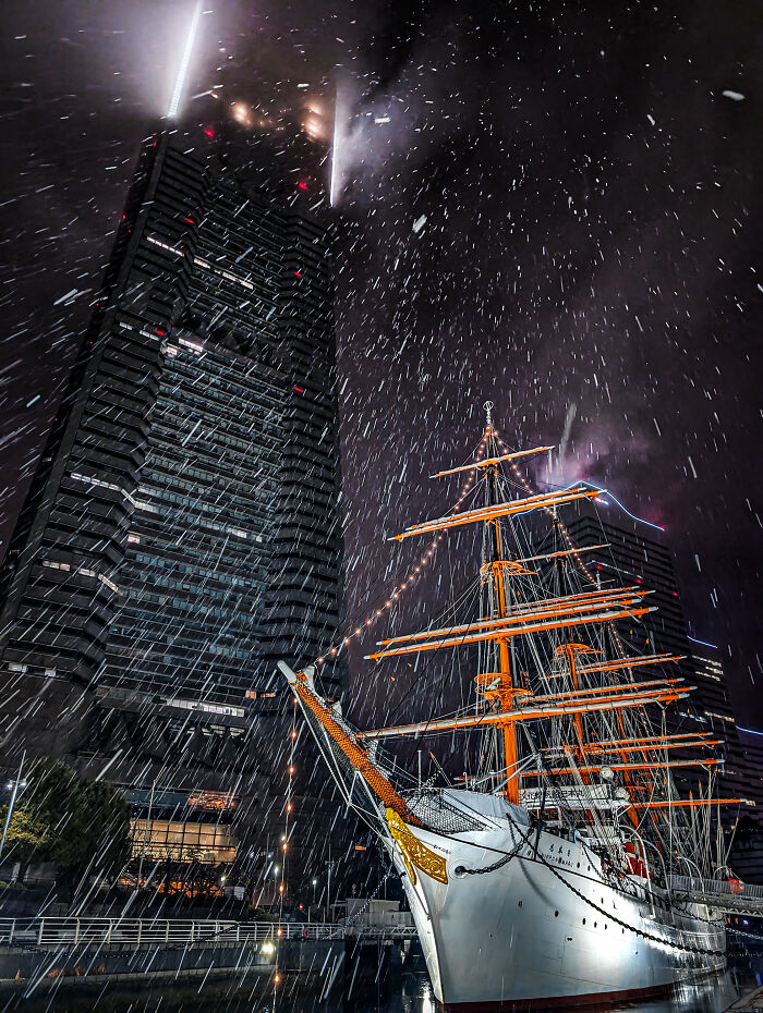 Honorable Mention, The Darkness|noir: Moment Of Snowfall In Minatomirai By Uesan Aliace