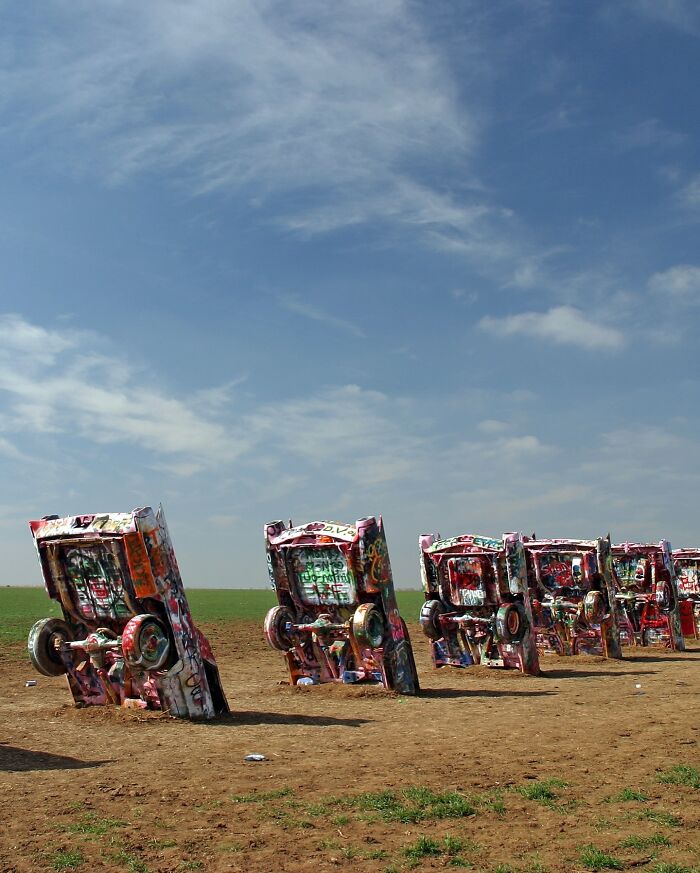 In 1974, The Art Collective Ant Farm Buried 10 Cadillacs Nose-First In A Texas Field, Creating Cadillac Ranch, A Striking Tribute To American Car Culture And Artistic Rebellion