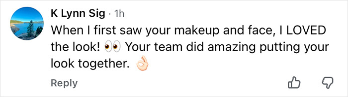 Comentário de usuário elogiando a maquiagem e o rosto de Anne Hathaway após o exame minucioso da aparência do Oscar.