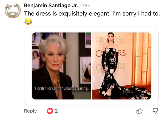 Anne Hathaway no Oscar usando um vestido floral preto, revelando o truque por trás de seu rosto tenso após um exame minucioso.