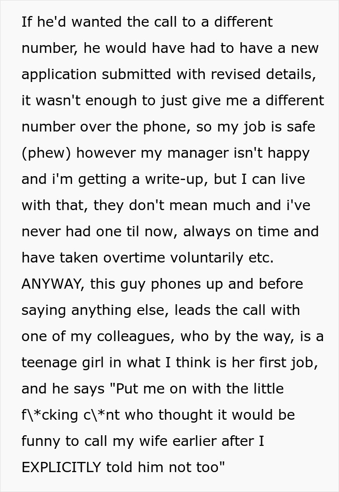 Trecho de texto do relatório de acidente de funcionário mostrando uma conversa tensa sobre ligações de clientes e conflitos no local de trabalho. Trecho de texto do relatório de acidente de funcionário mostrando uma conversa tensa sobre ligações de clientes e conflitos no local de trabalho.