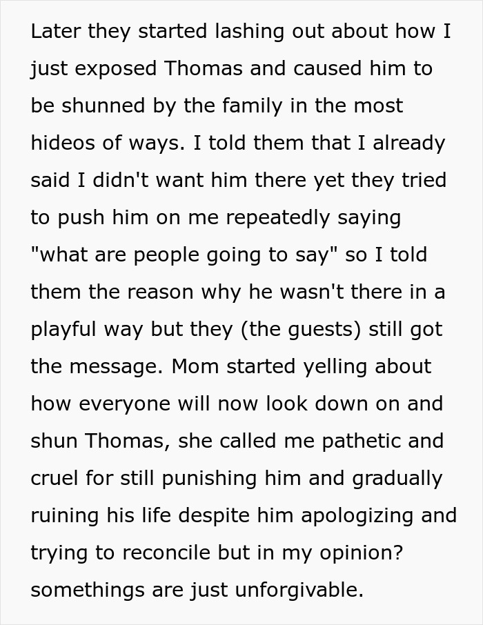 O noivo permite que todos os convidados do casamento saibam exatamente por que seu irmão idiota não está lá