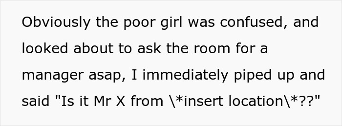 Trecho de texto de uma história que mostra uma garota confusa prestes a pedir um gerente após a revelação acidental de um funcionário. Trecho de texto de uma história que mostra uma garota confusa prestes a pedir um gerente após a revelação acidental de um funcionário.