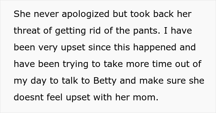 Twins-Obsessive Mom Insists They Always Match, Dad Mortified When She Scolds One For Being “Too Tan” Twins-Obsessive Mom Insists They Always Match, Dad Mortified When She Scolds One For Being “Too Tan”
