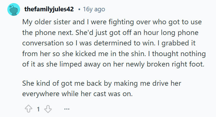 Screenshot of a humorous sibling rivalry story about fighting over phone use and revenge with a broken foot cast.