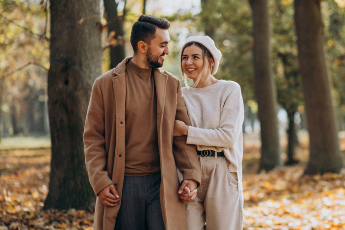 37YO Dumbstruck As She's Caught In "Teenage Drama" While Dating A Guy Obsessed With Female Bestie