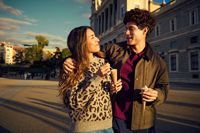 Couple enjoying ice cream outdoors, highlighting romantic indifference with notes on favorite foods and cat names.