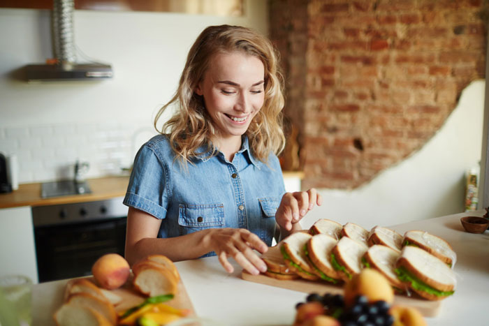 Guy Steals GF's Banana And Rages When She Says It's Hers, She's Horrified By The Turn Of Events
