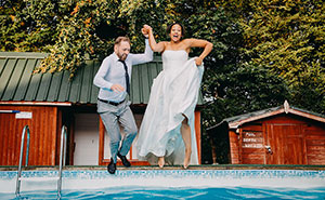 I Took 12 Unplanned Wedding Photos That Show What This Big Day Is Really Like