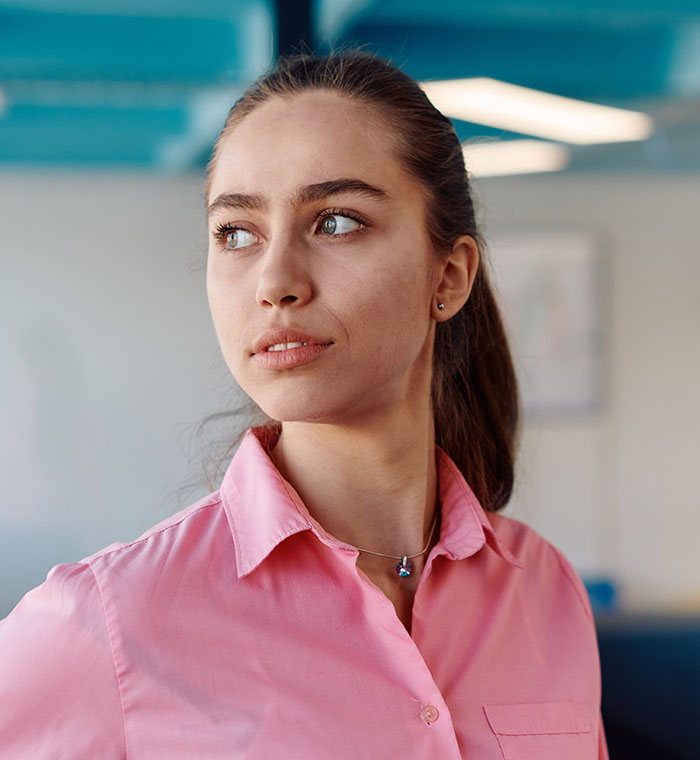 “Deve ser legal”: colegas de trabalho fazem comentários sarcásticos quando uma mulher sem filhos se recusa a sacrificar seu PTO