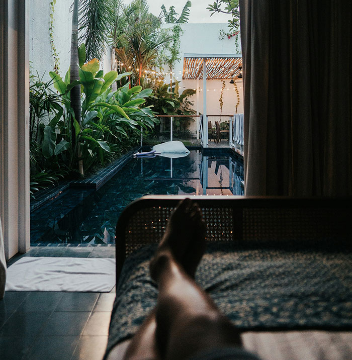 “Deve ser legal”: colegas de trabalho fazem comentários sarcásticos quando uma mulher sem filhos se recusa a sacrificar seu PTO