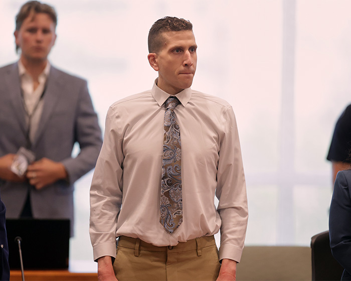 Momento arrepiante Bryan Kohberger discute seus homicídios na faculdade com um funcionário do DMV Momento arrepiante Bryan Kohberger discute seus homicídios na faculdade com um funcionário do DMV