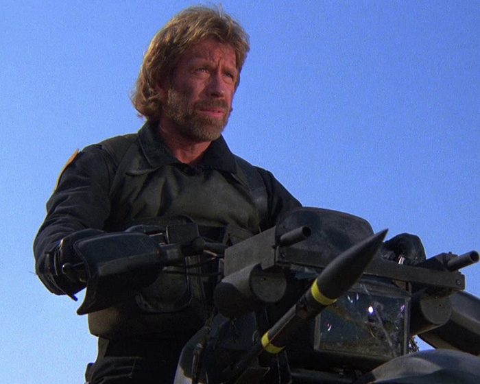 A estrela de ação Chuck Norris falece aos 86 anos após emergência médica no Havaí