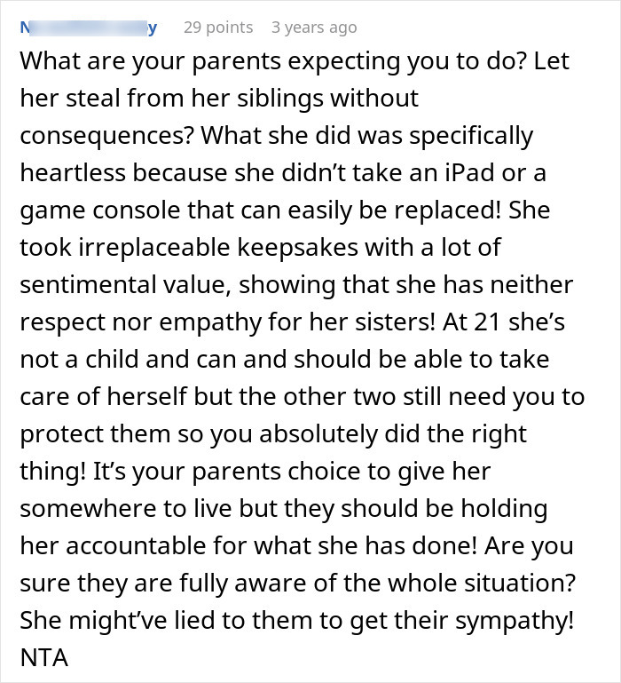 Woman Kicks Out Oldest Daughter After She Sells Family Heirlooms That She Didn’t Even Inherit Woman Kicks Out Oldest Daughter After She Sells Family Heirlooms That She Didn’t Even Inherit