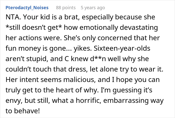 Teen Claims Her Dad &ldquo;Ruined Her Future&rdquo; After Making Her Pay For The Wedding Dress She Destroyed