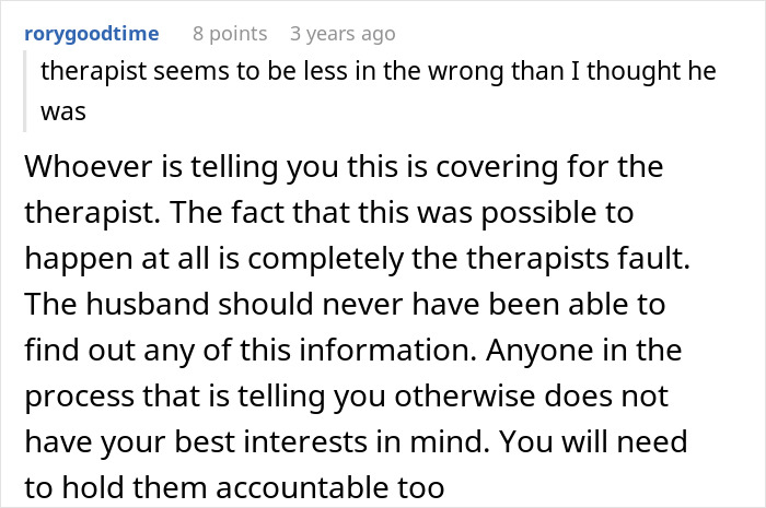 Reddit comment discussing a therapist whose husband is the boss, causing coworkers to know personal information.
