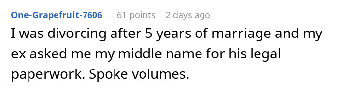 Text comment on a screen about divorce after 5 years, highlighting romantic indifference and noting favorite foods but not knowing the cat.