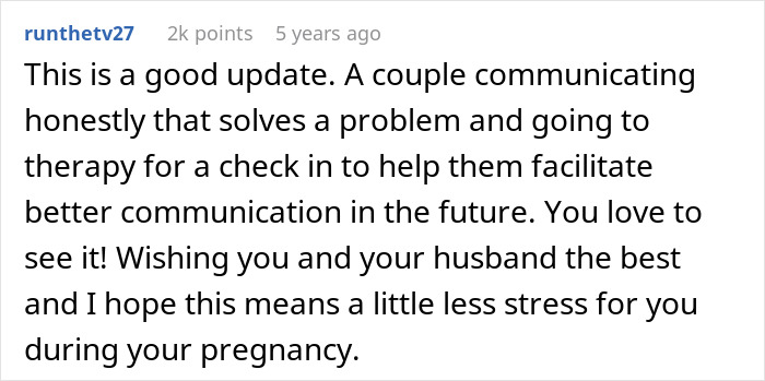 Screenshot of an online comment praising honest communication and therapy for reducing stress during pregnancy.