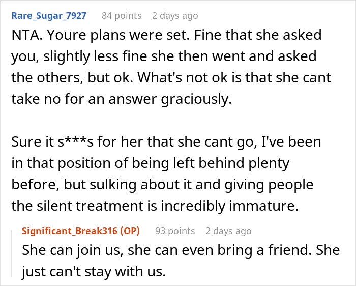 Reddit discussion about woman furious her friends don&rsquo;t want to share a room after she joins vacation suddenly.