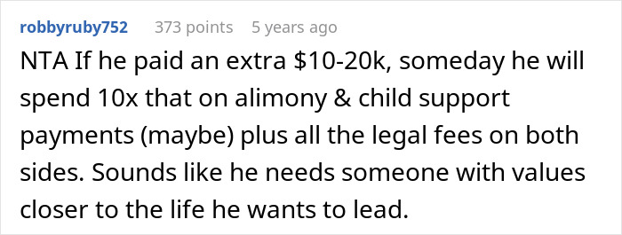 A Reddit comment advises a man about his fianc&eacute;e's ring complaint, warning of future alimony. Sister says it's a red flag.