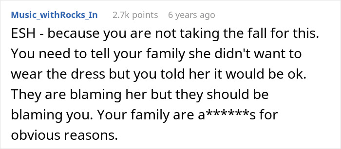 Reddit comment discussing drama caused by a guy approving an outfit for sister&rsquo;s wedding, throwing girlfriend under the bus.