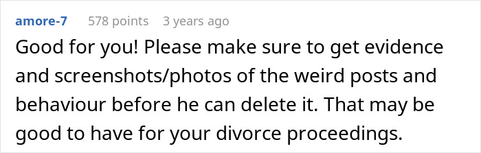 Screenshot of an online comment advising to gather evidence of husband's obsession and strange behavior for divorce proceedings.