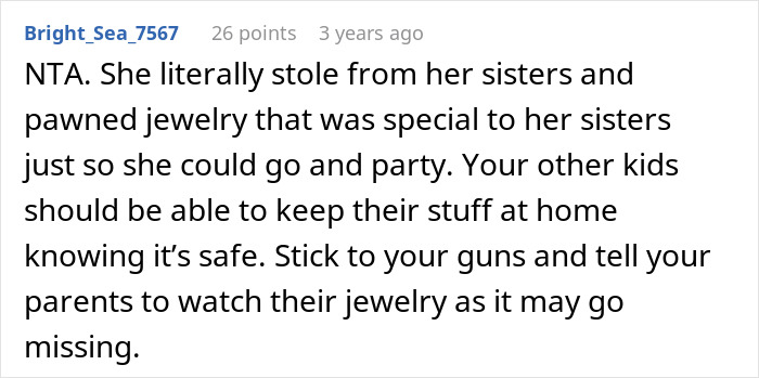 Woman Kicks Out Oldest Daughter After She Sells Family Heirlooms That She Didn’t Even Inherit Woman Kicks Out Oldest Daughter After She Sells Family Heirlooms That She Didn’t Even Inherit