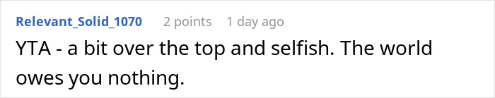 Screenshot of a Reddit comment reacting to a woman furious her friends won&rsquo;t share a room with her on vacation.