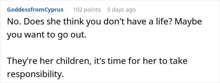Screenshot of a Reddit comment explaining responsibility in co-parenting when a mom uses sister as a free sitter.