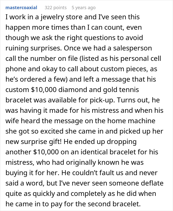 Customer’s wife discovers employee’s mistress after a mistaken message about custom jewelry, leading to unexpected chaos. Customer’s wife discovers employee’s mistress after a mistaken message about custom jewelry, leading to unexpected chaos.