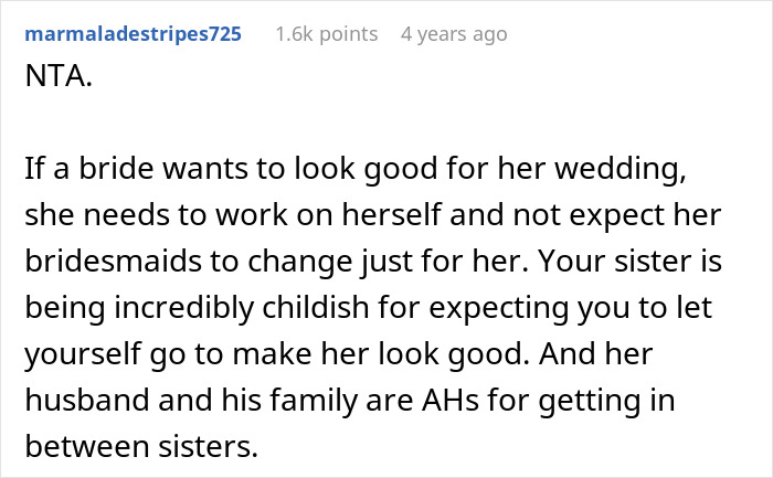 Screenshot of a Reddit comment criticizing a bride upset that her sister worked out and looks good at the wedding. Screenshot of a Reddit comment criticizing a bride upset that her sister worked out and looks good at the wedding.