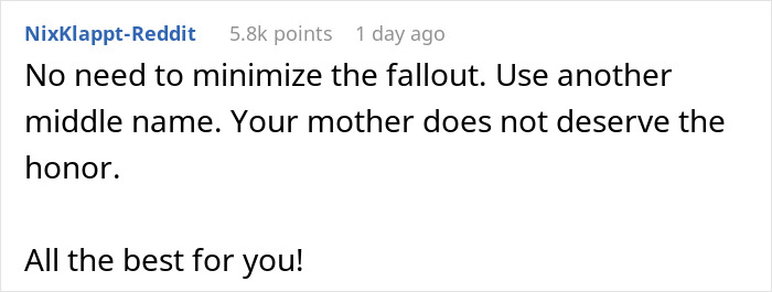 Reddit comment advising to change baby middle name to avoid fallout, related to changing baby name secretly during pregnancy.