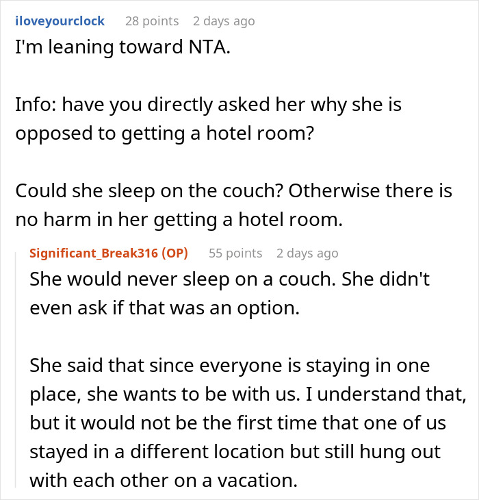 Chat conversation showing a woman furious her friends don&rsquo;t want to share a room after she joins their vacation.