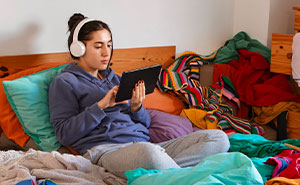 Mother-Daughter Duo Live In Severe Hoarder Conditions, Friend Considers Reporting After Baby Arrives