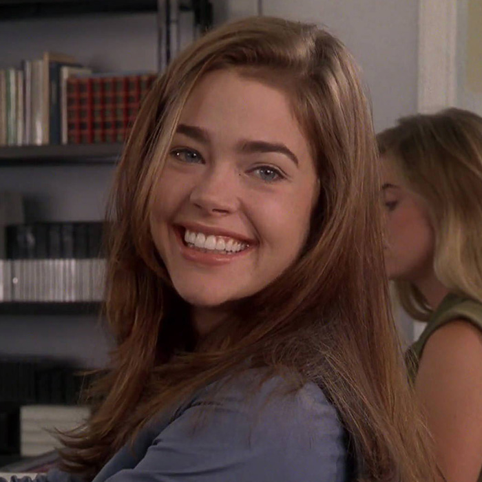 Denise Richards revela transformação dramática do facelift em fotos de antes e depois