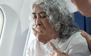 Doctor Spends Hours Reviving Woman On Plane, Annoyed The Airline Can’t Return His Missing Headphones