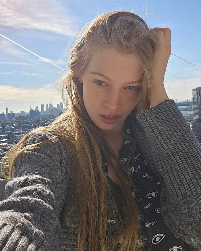 A filha trans de Elon Musk, Vivian, trolls hilariantemente o pai com a nova linha de produtos