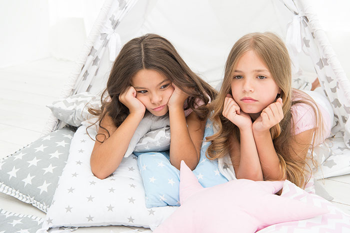 Twins-Obsessive Mom Insists They Always Match, Dad Mortified When She Scolds One For Being “Too Tan” Twins-Obsessive Mom Insists They Always Match, Dad Mortified When She Scolds One For Being “Too Tan”