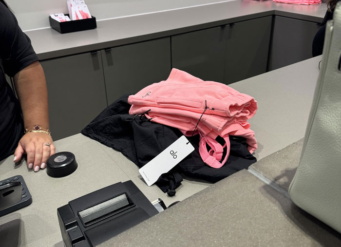 Woman Allegedly Goes To ALO And Gets Mocked And Fat-Shamed By Horrible Employees: "Started Laughing"