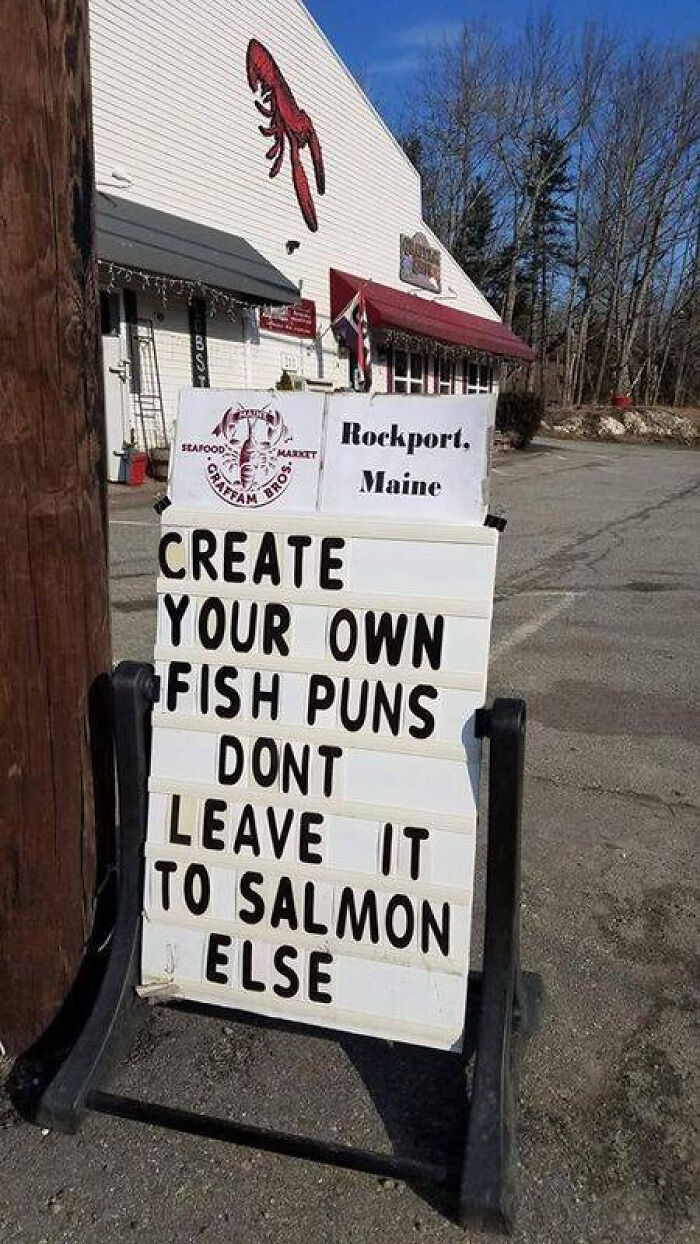 Outdoor seafood market sign in Rockport Maine with funny fish pun encouraging customers to create their own puns.