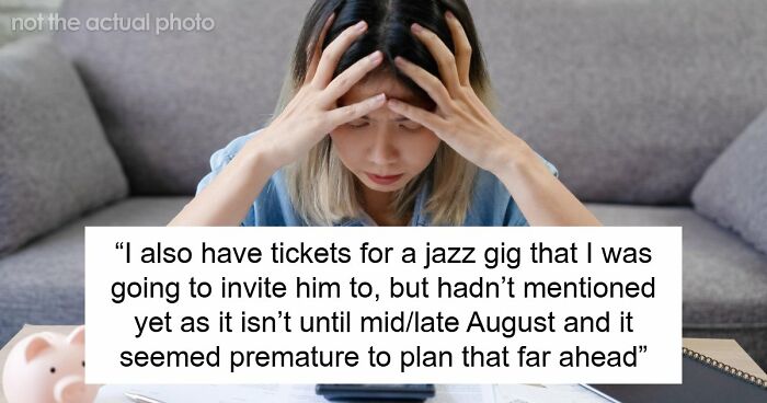 22YO Woman Dates Well-Off 33YO Man, He Slides The Bill Over To See If She’s After His Money