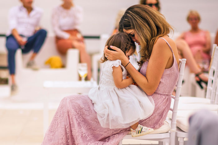 Woman Barely Knows Bride But Sends Lengthy Baby Updates, Last-Minute Ask Finally Gets Shut Down Woman Barely Knows Bride But Sends Lengthy Baby Updates, Last-Minute Ask Finally Gets Shut Down