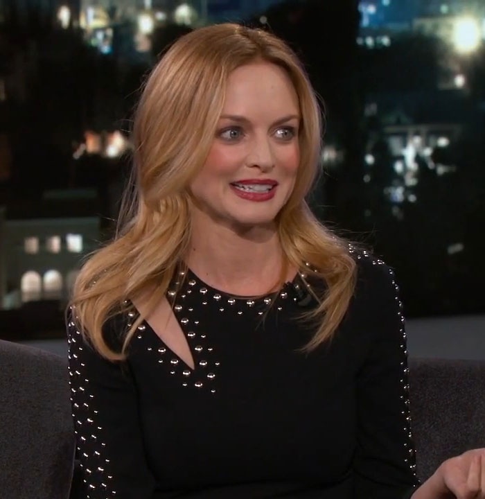 Heather Graham falando sobre a nova abordagem estranha de Hollywood para filmar cenas íntimas em um talk show noturno.