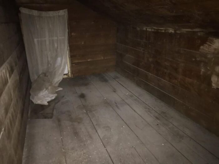 “I've Watched Enough Movies To Know It Won't End Well”: 79 Bizarre And Creepy Things People Found In Old Homes